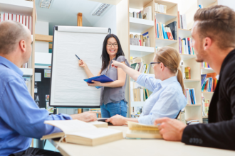 Sérgio Bento De Araújo mostra como a educação de jovens e adultos pode romper ciclos de exclusão e abrir novos caminhos de transformação social.