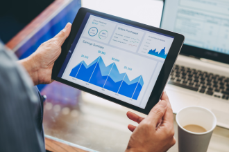 Teciomar Ábila explora como as finanças descentralizadas estão abrindo portas para um novo acesso ao mercado global.
